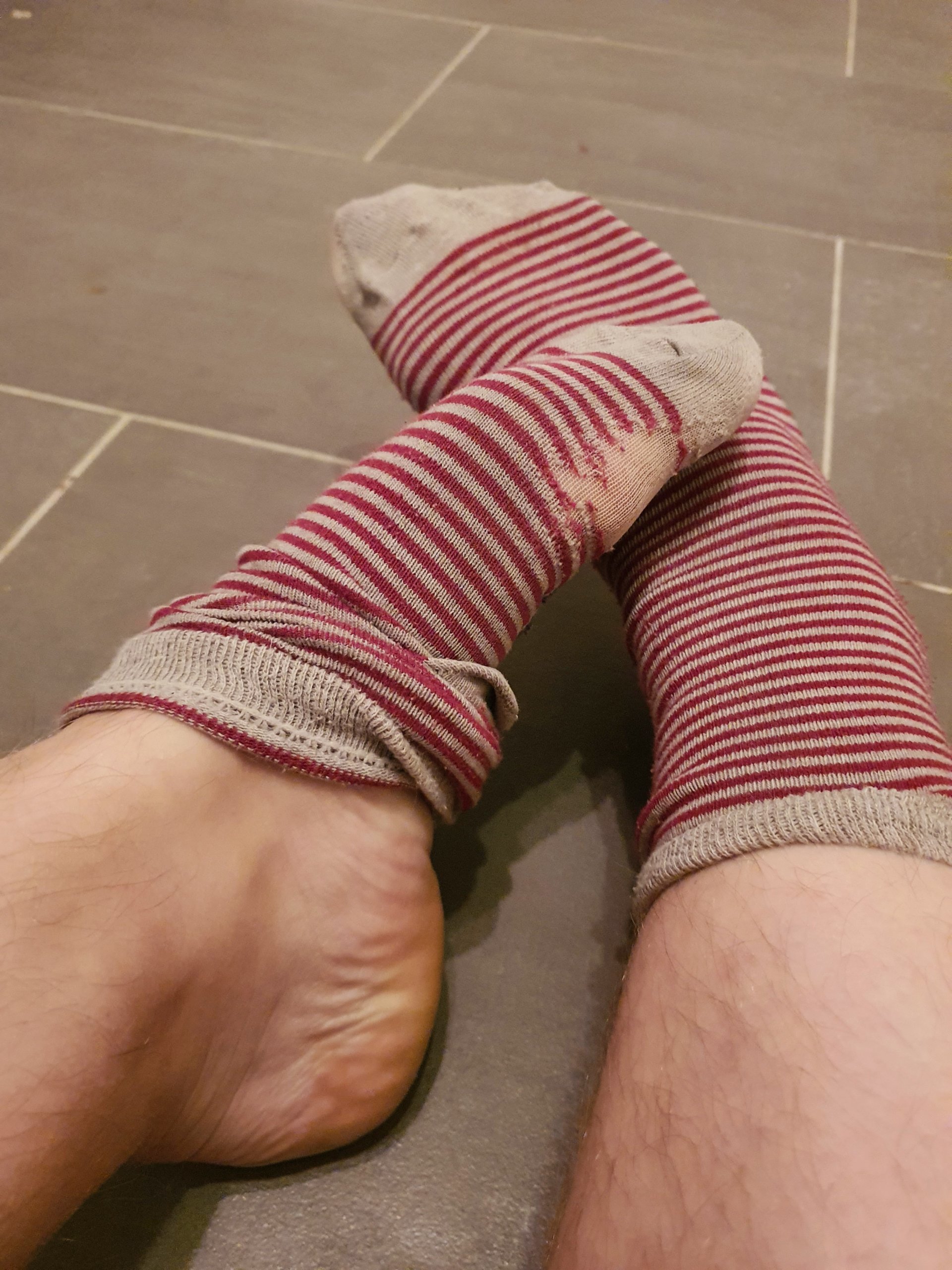 Gestreifte Lust – rote duftende Socken